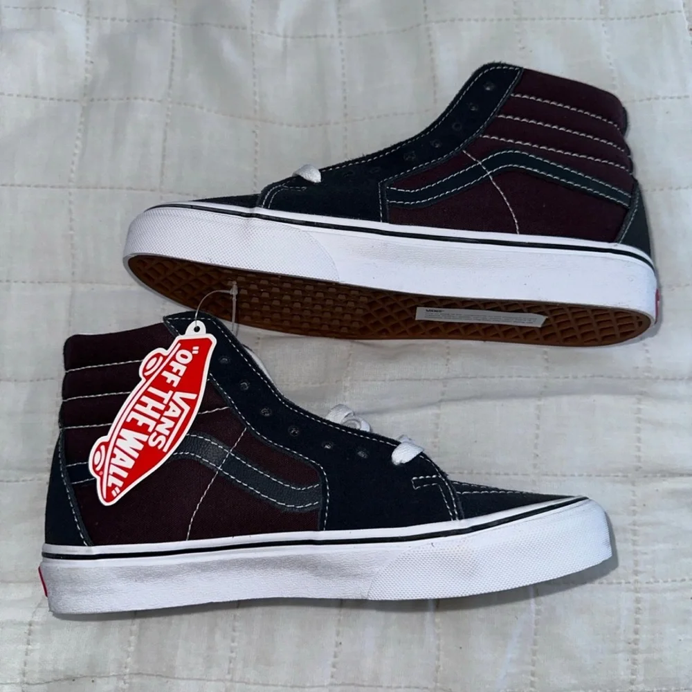 Vans - Picture 1 of 5